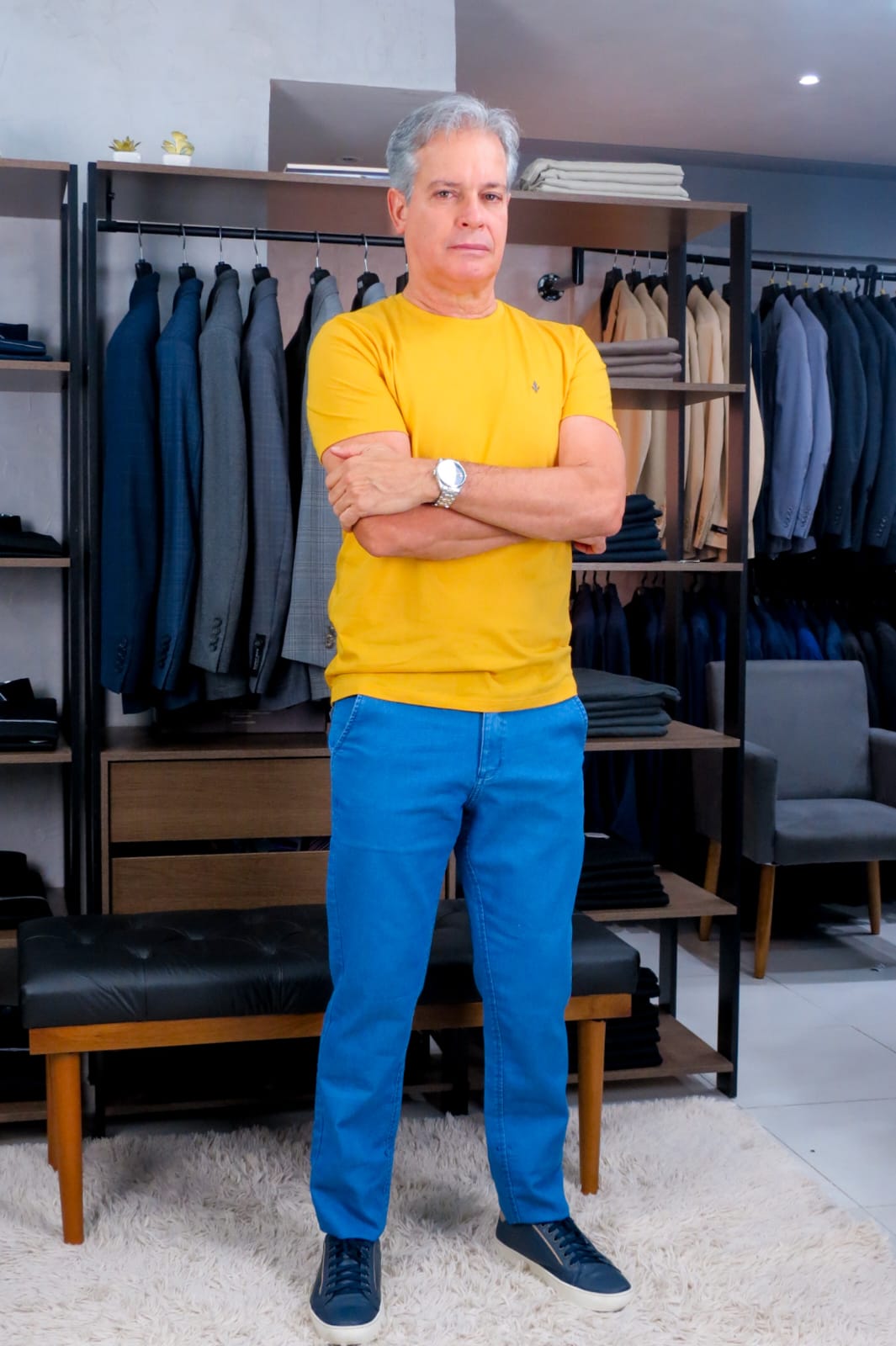 Calça Jeans ELEGANT Azul Claro com Bolso Faca – Estilo, Conforto e Acabamento Impecável
